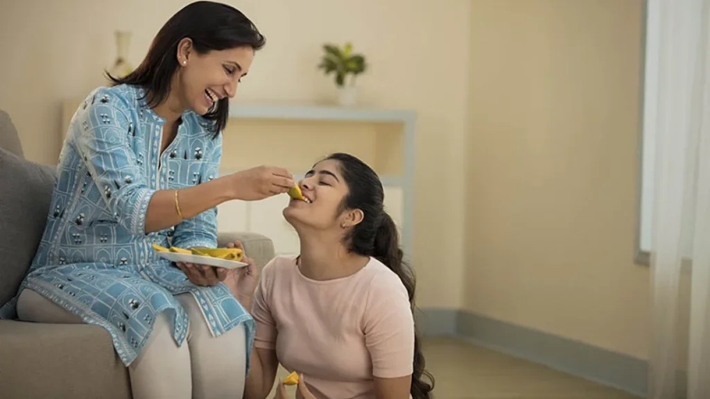 ঘুমানোর আগে আম খেলে তন্দ্রাভাব বেশি হয়