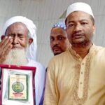 অশ্রুসিক্ত নয়নে বিদায় নিলেন ৫৬ বছর ইমামতি করা ঈদের জামাতের ইমাম