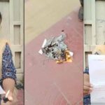 সার্টিফিকেট পুড়িয়ে প্রতিবাদ জানিয়েছেন রাজধানীর ইডেন কলেজের ছাত্রী মুক্তা