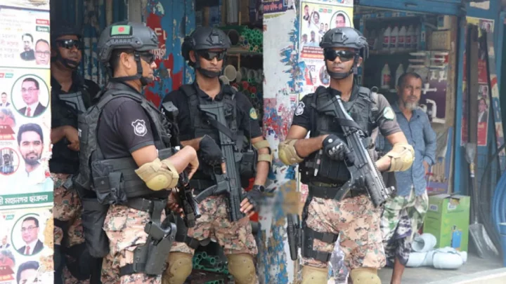 রাজশাহী জেলা ও মহানগর বিএনপির কার্যালয়টি পুলিশ তালা ঝুলিয়ে দিয়েছে