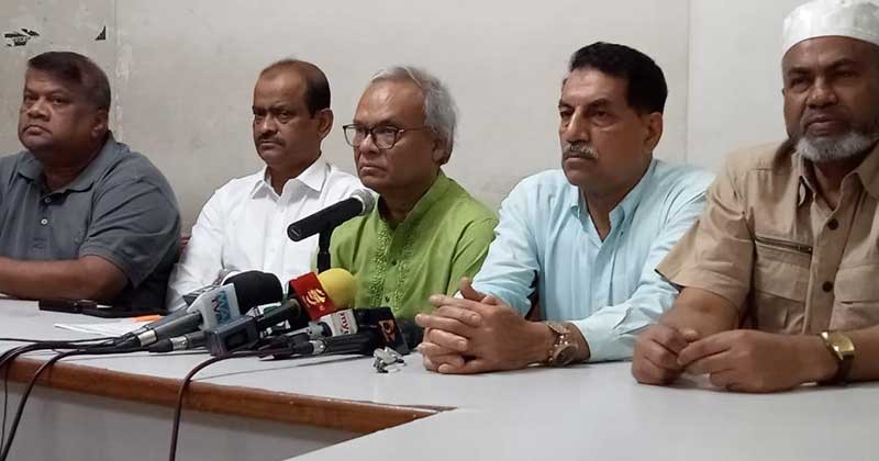 ক্ষমতায় থাকার জন্য ধর্ণা দিয়ে কোথাও পাত্তা পাচ্ছেন না