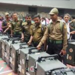 রাসিক কেন্দ্রগুলোতে ভোটগ্রহণের জন্য পাঠানো হচ্ছে নির্বাচনী সরঞ্জাম।