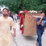 দাদার ইচ্ছে পূরণে পালকিতে বউ আনলো নাতি