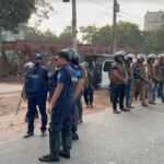 রাজধানী প্রবেশমুখে তল্লাশি, পায়ে হেঁটে ছুটছে মানুষ