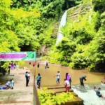 দর্শনার্থী কম মাধবকুণ্ডে
