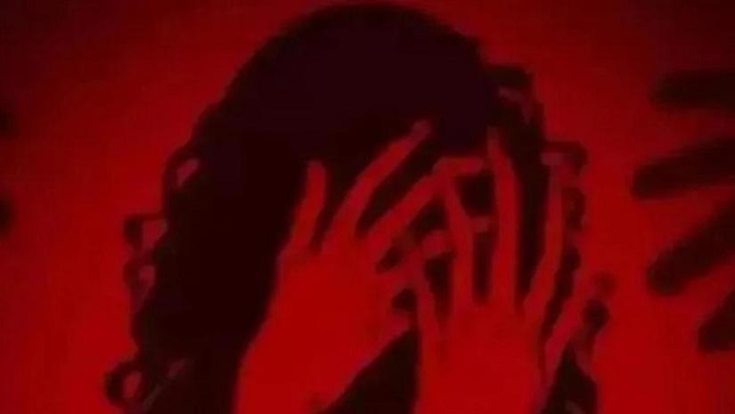 বাড়ির ছাদে নিয়ে এক ছাত্রীকে যৌন নিপীড়নের অভিযোগ পাওয়া গেছে