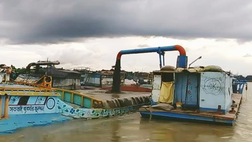 অবৈধভাবে বালু উত্তোলন, ছাত্রলীগ নেতার ২ লাখ টাকা জরিমানা