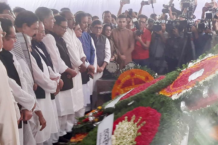 শেখ কামালের প্রতিকৃতিতে আ.লীগের শ্রদ্ধা