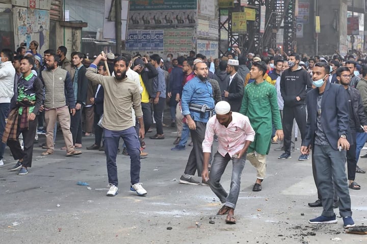 জামায়াতের কেন্দ্রীয় ৩ নেতার বিরুদ্ধে গ্রেপ্তারি পরোয়ানা