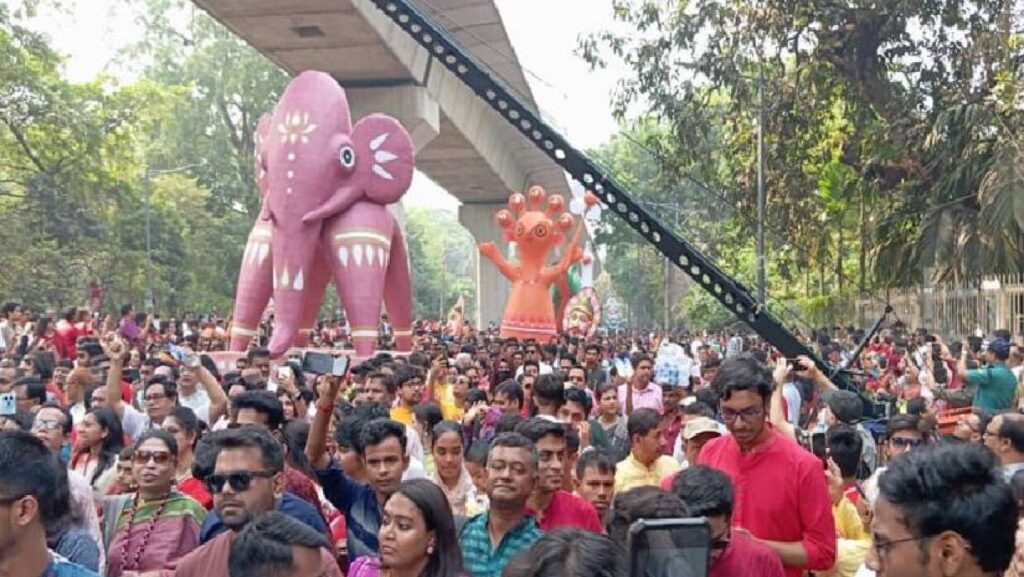 বাংলা নববর্ষ বরণে মঙ্গল শোভাযাত্রা শুরু