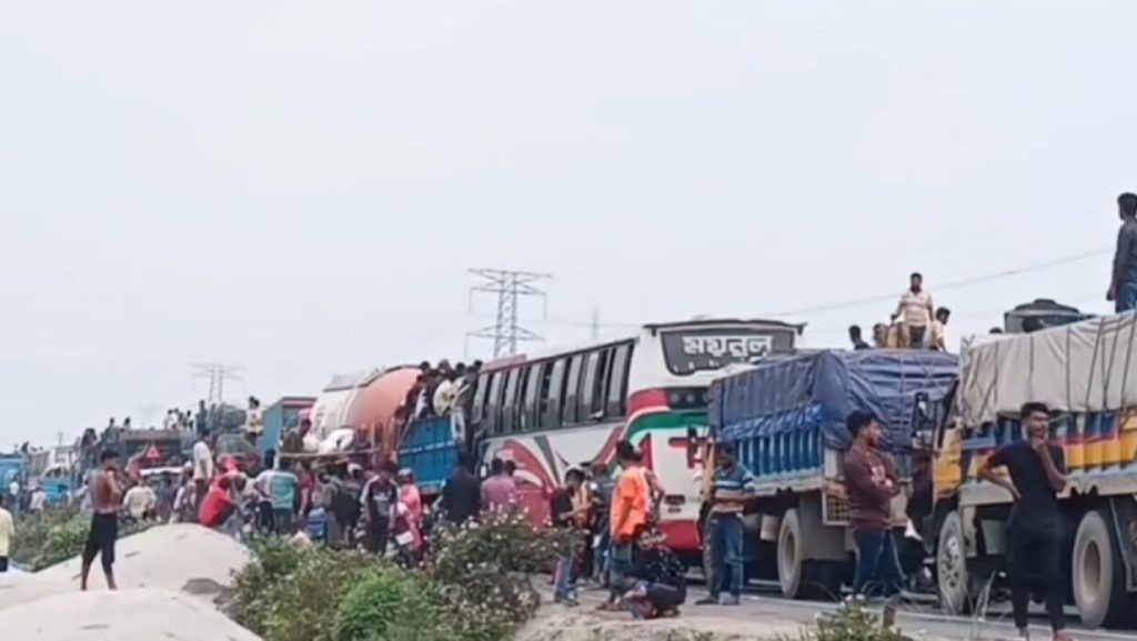 মহাসড়কে দীর্ঘ ১১ কিলোমিটার যানজট