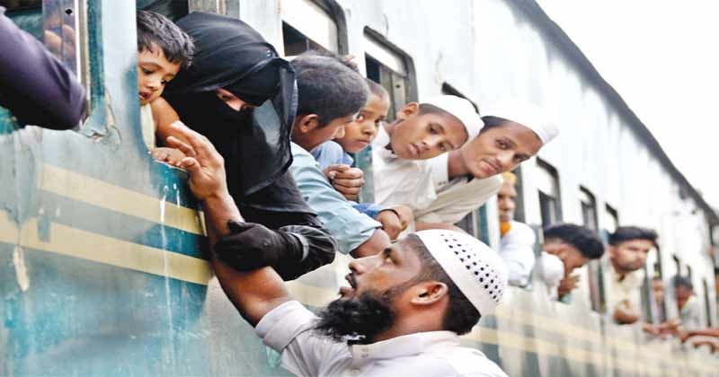 রেল, বাস ও লঞ্চ টার্মিনালে ঘরমুখো মানুষের ভিড়