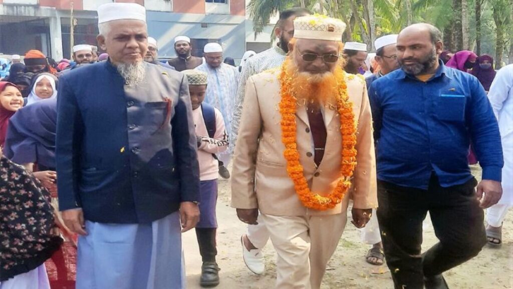 শিক্ষকের রাজকীয় বিদায়