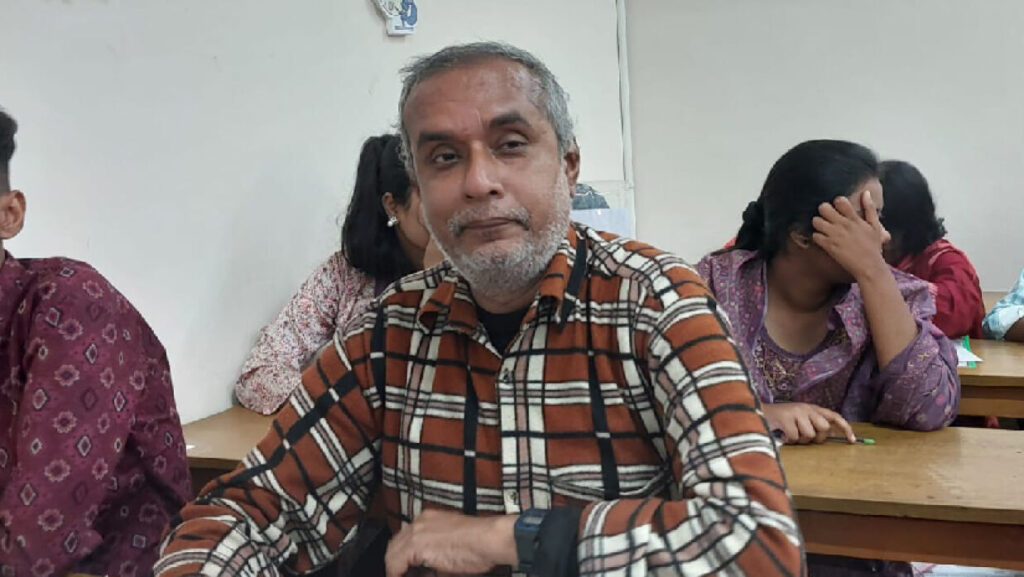 ৫০ বছর বয়সী তপু জবি ভর্তি পরীক্ষায়