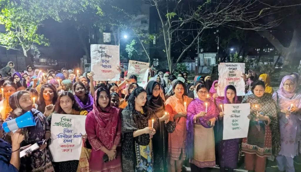 ধ*র্ষণের প্রতিবাদ ইডেন কলেজ ছাত্রীদের