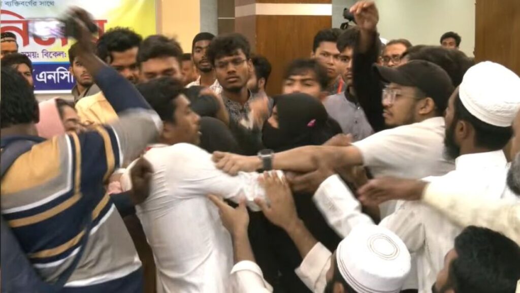এনসিপি ও বৈষম্যবিরোধীদের মারামারি
